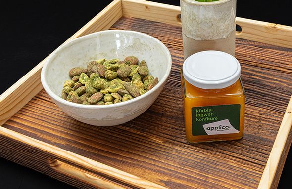 Serviertablett_arrangiert_a.jpg Serviertablett_arrangiert_a